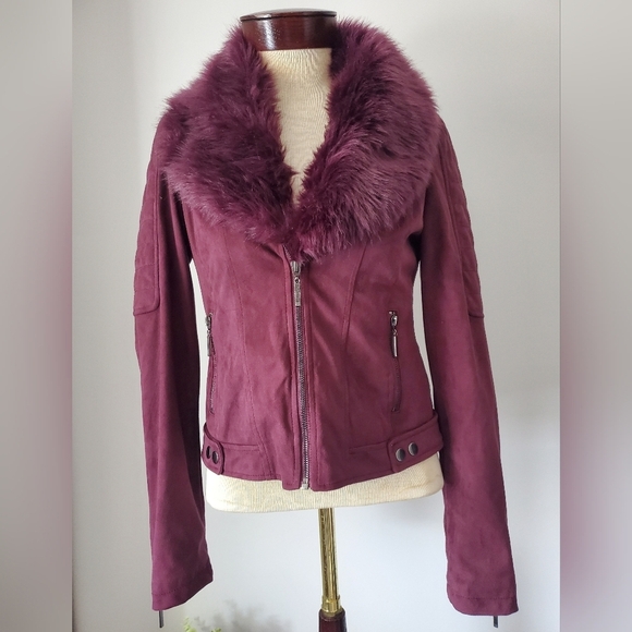 Guess Jackets & Blazers - GUESS suede style cropped jacket with removable faux fur collar. Size  small.